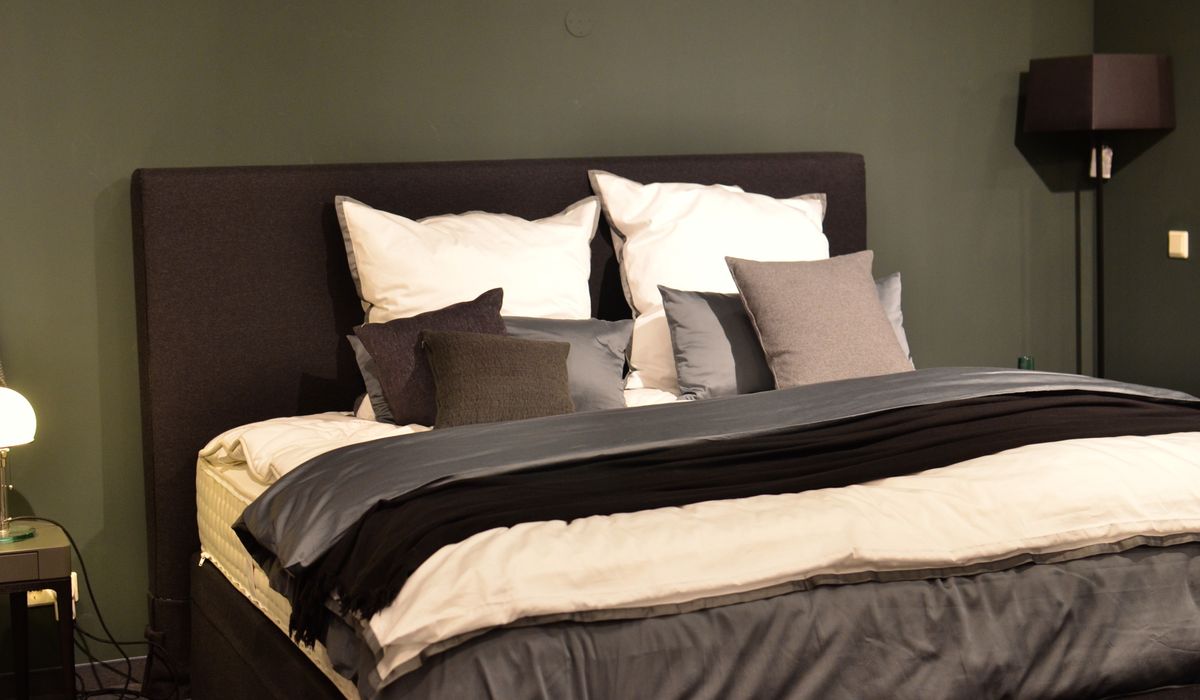 Add warmth to a living room with floor lamps