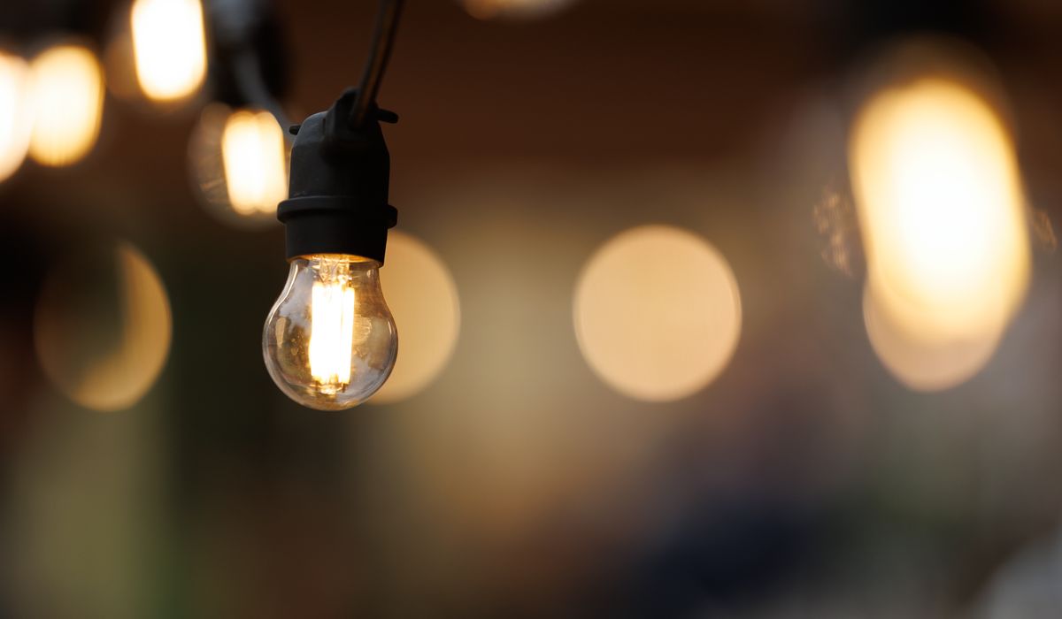 Comparing warm white and cool white bulbs at home